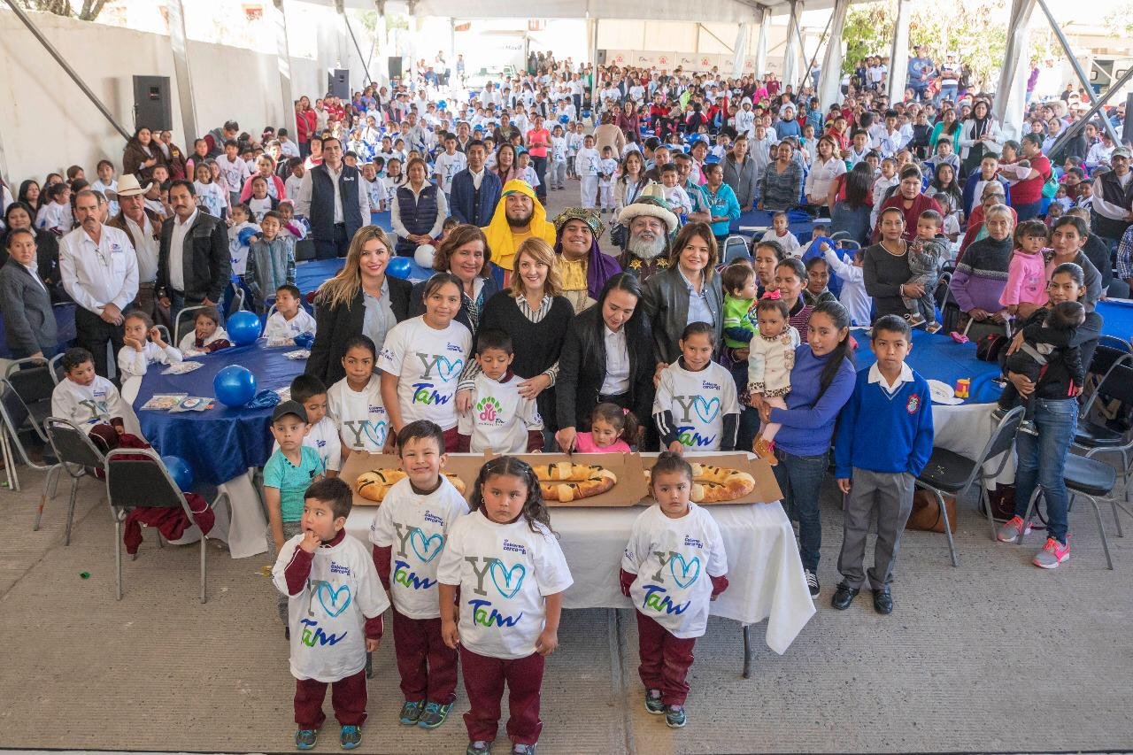 DIF-001-2019.-Festeja Mariana Gómez Día de Reyes con niñas y niños de Palmillas (2)