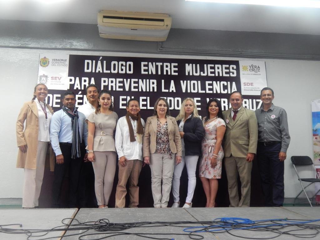DIÁLOGOS ENTRE MUJERES (2)