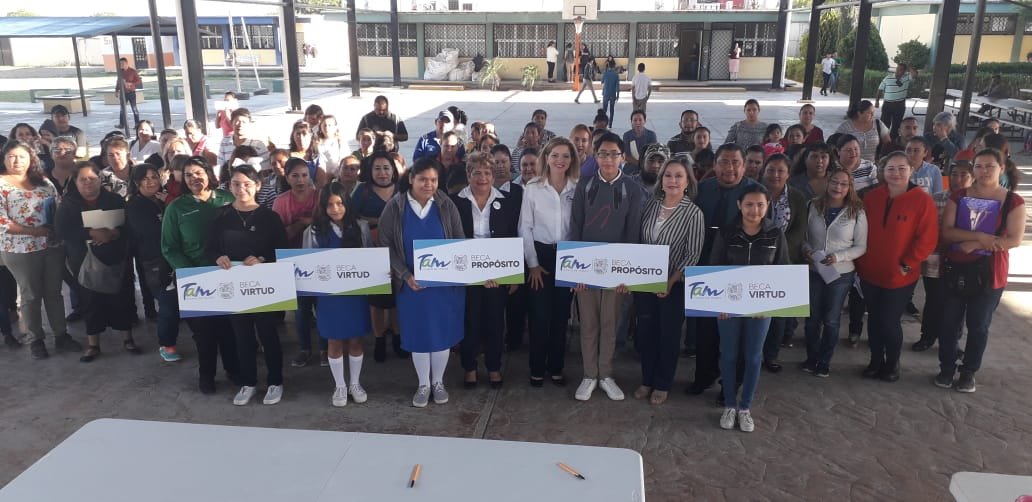 SET-084-2019.-Entrega CREDE Matamoros Becas Propósito y Virtud (4)