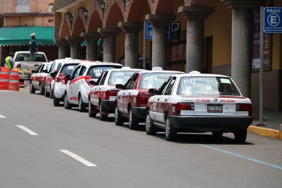 31-31973taxis