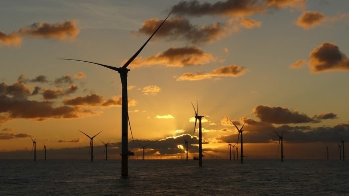 energia-eolica-mar-696x391