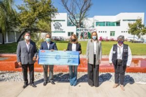 DIF-074-2020.-Recibe Mariana Gómez donativo de empresarios de la construcción para el fondo “Héroes de la Salud” (1)