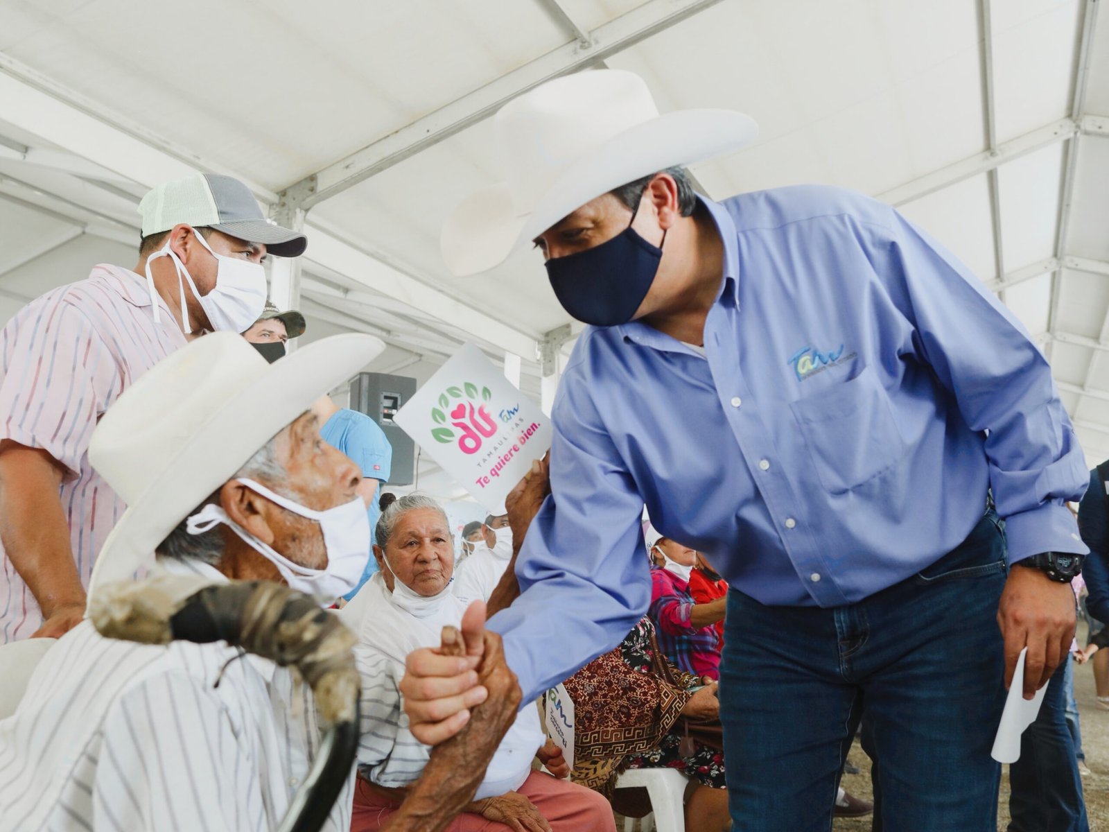 TAM-059-2021.-Francisco Cabeza de Vaca y Mariana Gómez continúan atendiendo las necesidades de las familias que más lo requieren. (2)