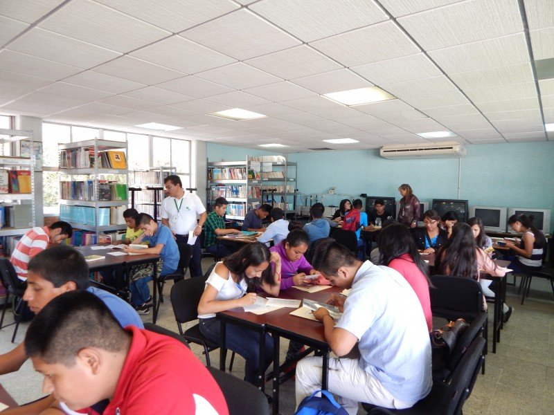 INCREMENTARÁN ACERVO BIBLIOGRÁFICO EN CONALEP (3)