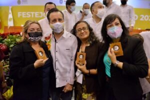 RECONOCIMIENTO A DOCENTES POR 40 Y 30 AÑOS DE SERVICIO (12)