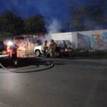 Camioneta se incendia frente al IMSS La Loma; fue pérdida total y no hubo lesionados