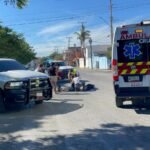 Ciclista resulta lesionado tras ser impactado por camioneta en crucero del Fraccionamiento Teocaltiche en Victoria