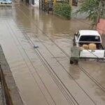 Lluvias convierten calles de Altamira en zonas de riesgo; camioneta casi es arrastrada