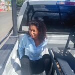 Detienen a mujer por presunto robo de identidad y tentativa de fraude al recoger motocicleta en Victoria