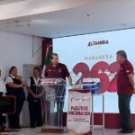 Armando Martínez recibe la primera dosis; instalan módulo para inmunizar a funcionarios y representantes de medios de comunicación.