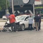 Choque entre dos Nissan en el 16 Zacatecas deja daños materiales; autoridades de Tránsito investigan